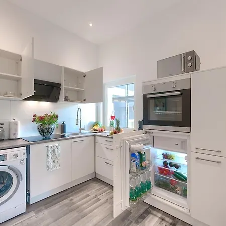 Chic Modern Design Bright & Minimalist Near Duesseldorf And Koeln Apartment