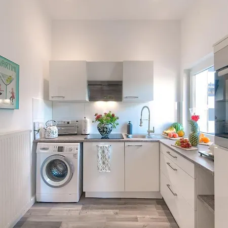 Chic Modern Design Bright & Minimalist Near Duesseldorf And Koeln Apartment